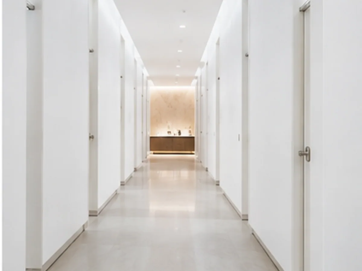 Clean institute corridor